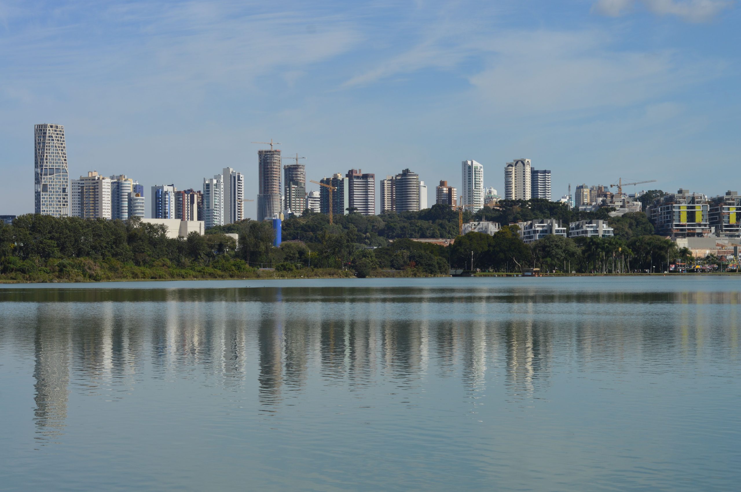 Por que Curitiba atrai cada vez mais investidores imobiliários?